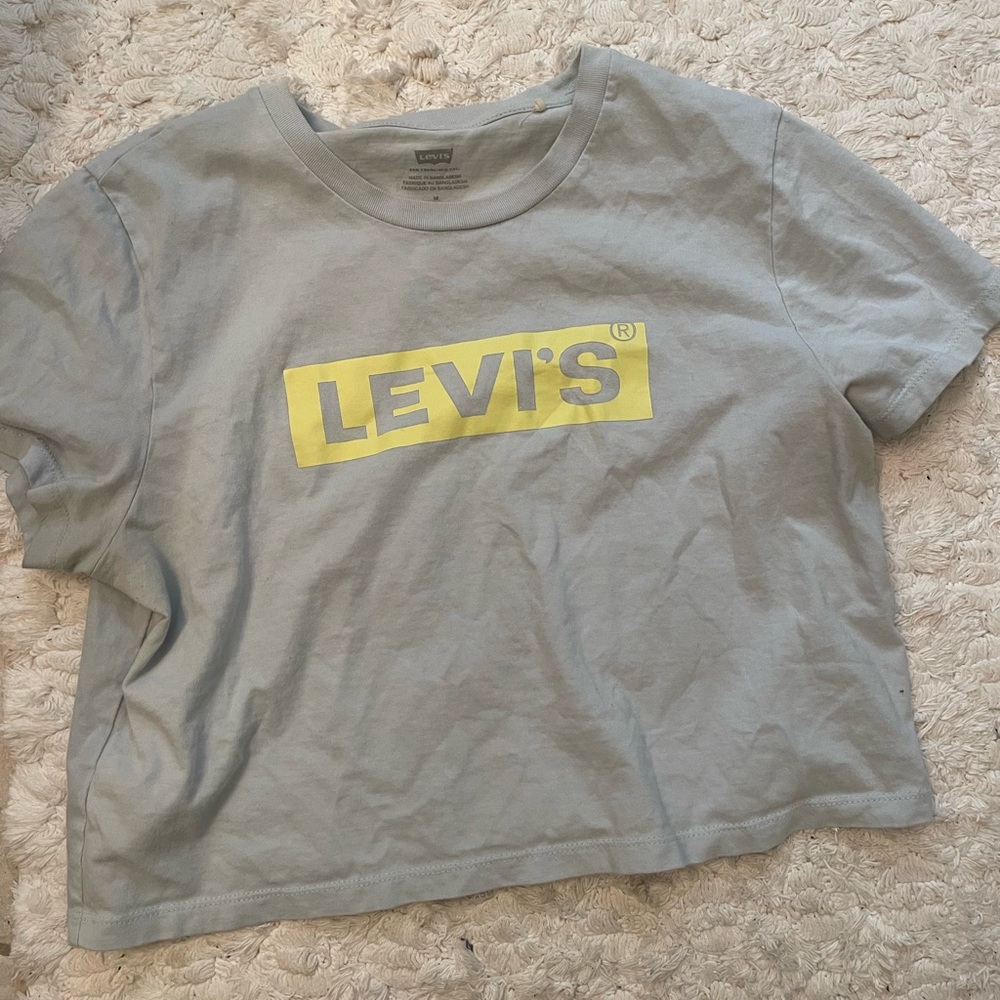 Levi’s cropped shirt